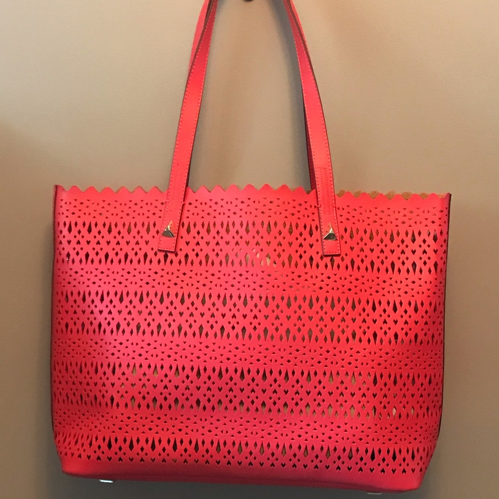 Stella & Dot Avalon tote (only used as a sample)